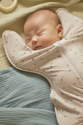 【1月8日 入荷予定】Newborn モダールスワドルスーツ